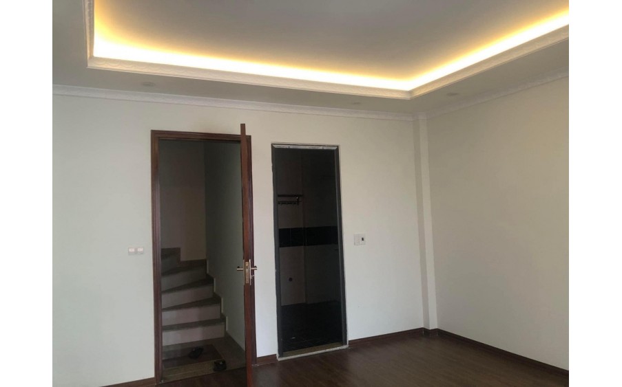 Cho thuê nhà nguyên căn tại ngõ 1395 Giải Phóng, 6 tâng, 35m2, 5P, giá 12.5 Triệu - ở, VP, KD đỉnh